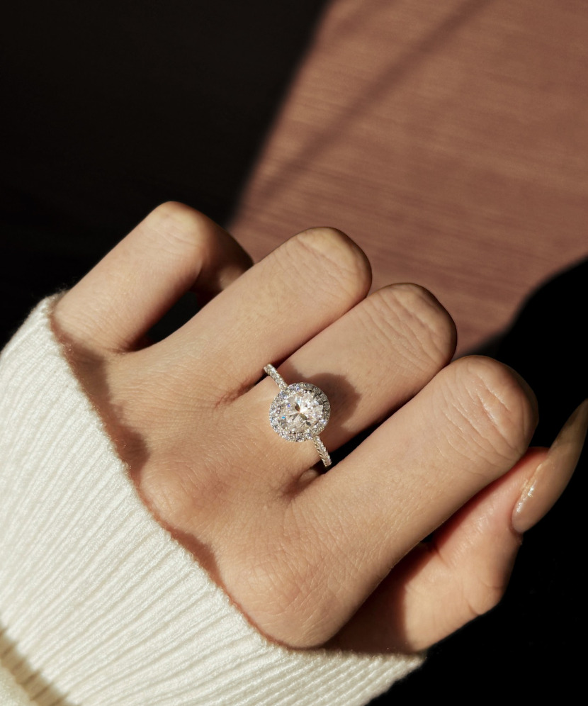 Hõbedast sõrmus moissaniitidega 1.5ct