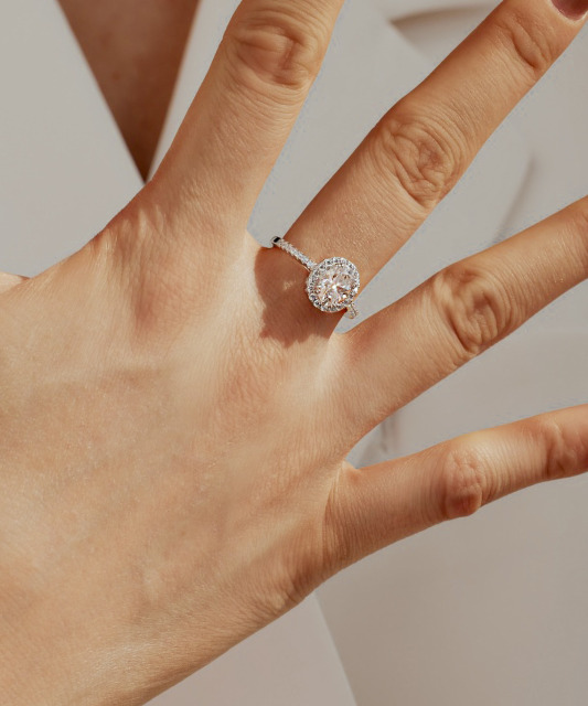 Hõbedast sõrmus moissaniitidega 1.5ct