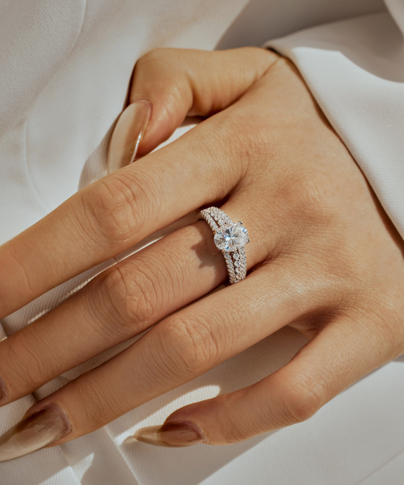 Серебряное кольцо с муассанитами 2ct