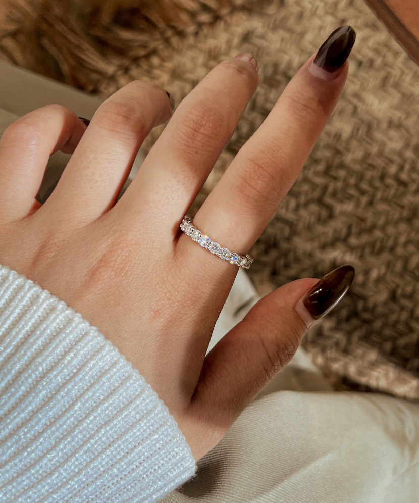 Серебряное кольцо с муассанитами 2ct