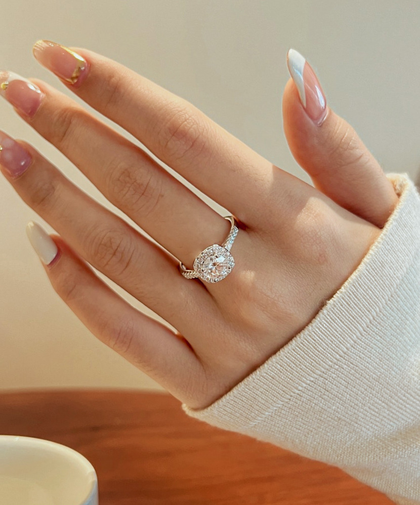 Hõbedast sõrmus moissaniitidega 1.2ct