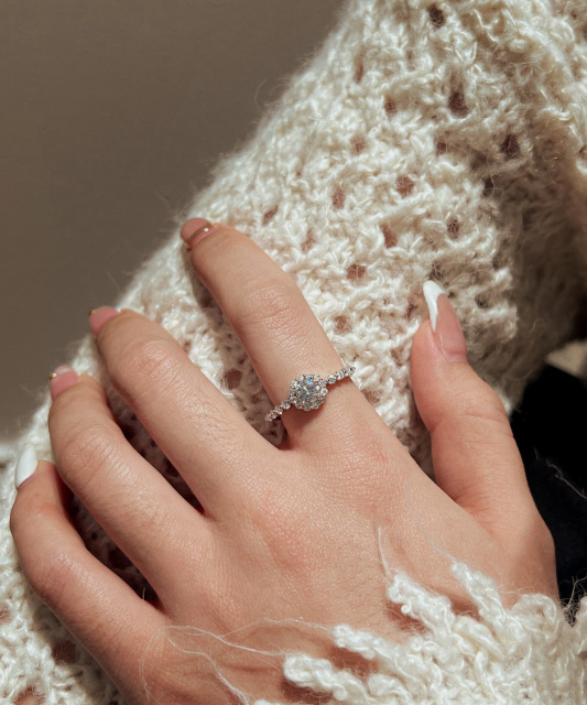 Hõbedast sõrmus moissaniitidega 0.86ct