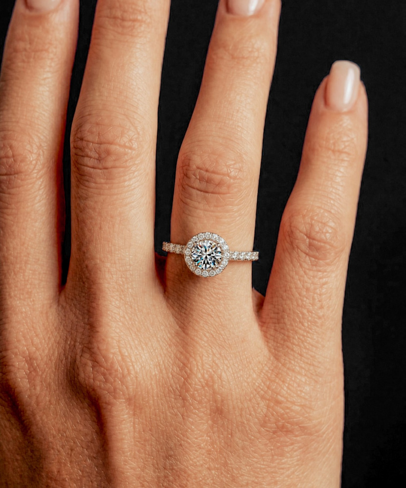 Hõbedast sõrmus moissaniitidega 1.2ct