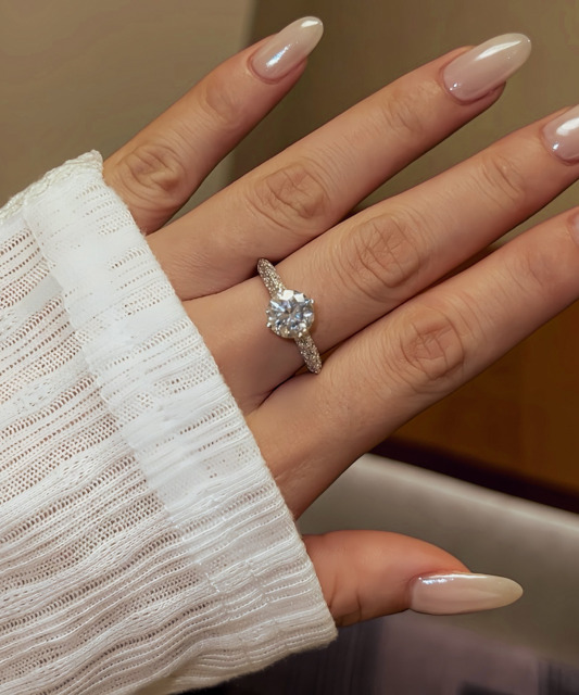 Серебряное кольцо с муассанитами 2ct