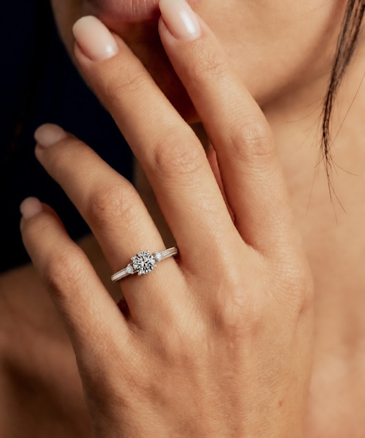 Серебряное кольцо с муассанитами 1 карат