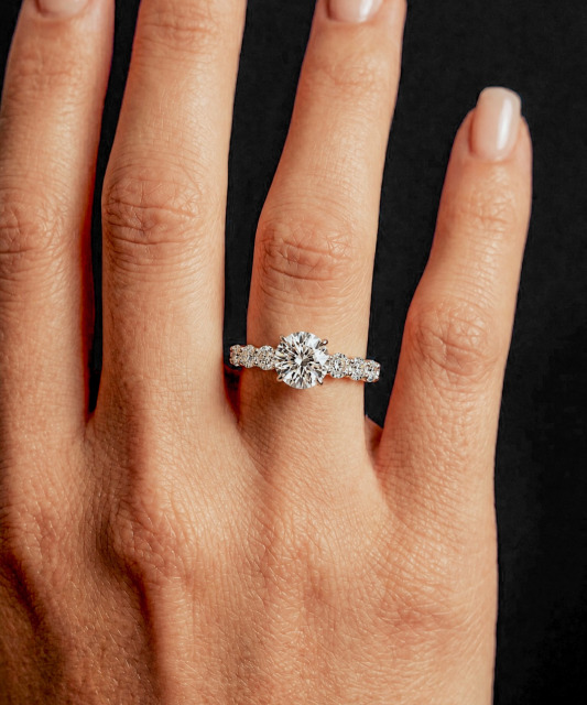 Серебряное кольцо с муассанитами 4.6ct
