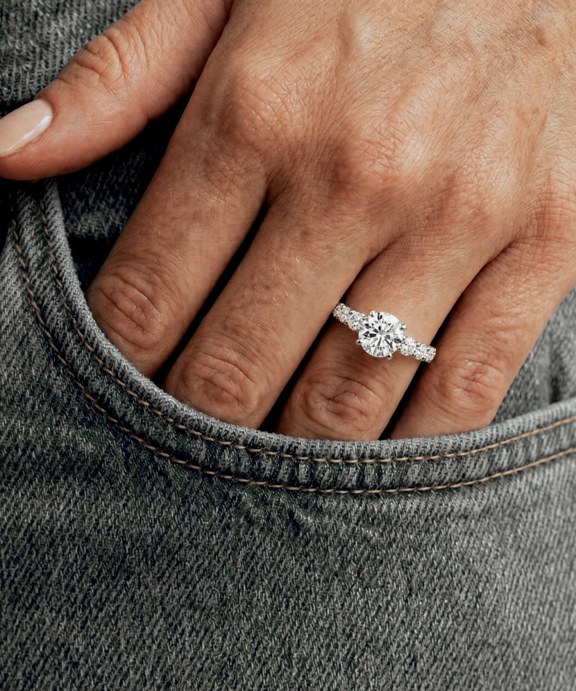 Hõbedast sõrmus moissaniitidega 4.6ct