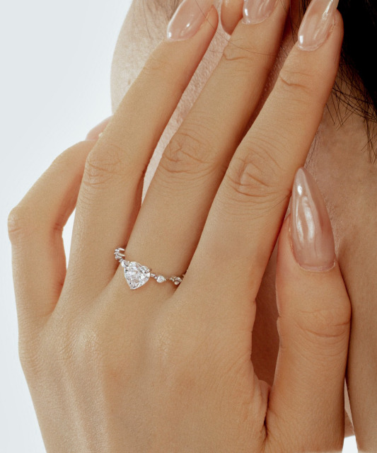 Hõbedast sõrmus moissaniitidega “Süda” 1.2ct
