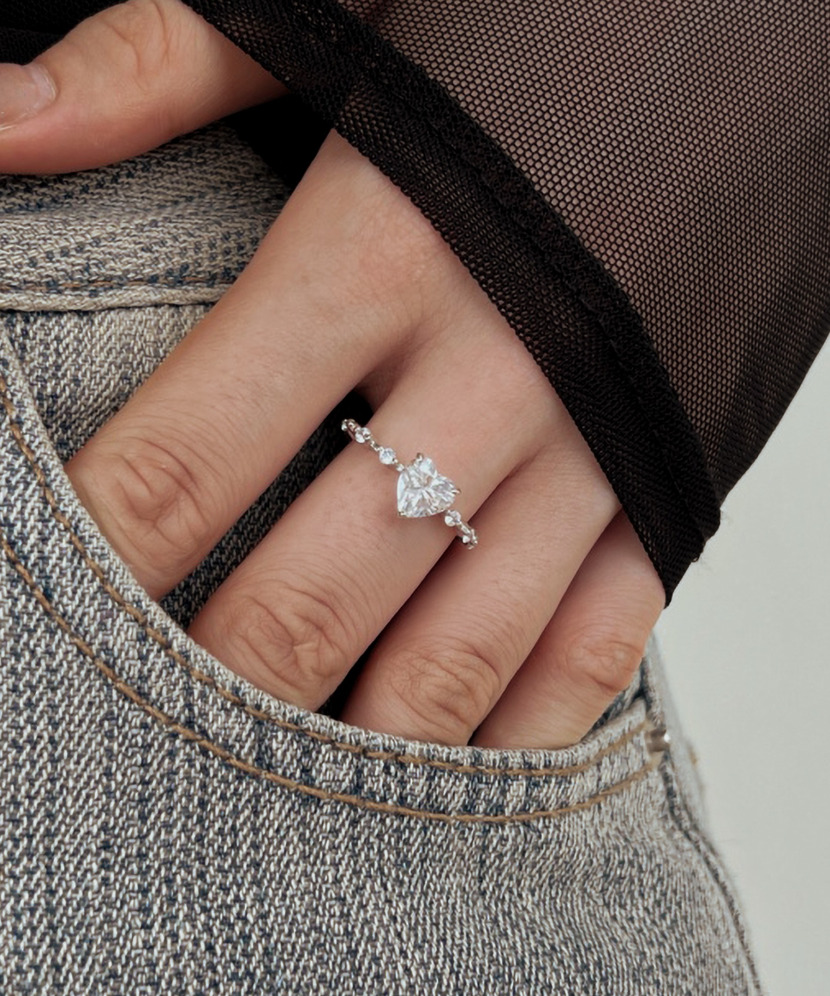 Серебряное кольцо с муассанитами «Сердечко» 1.2ct