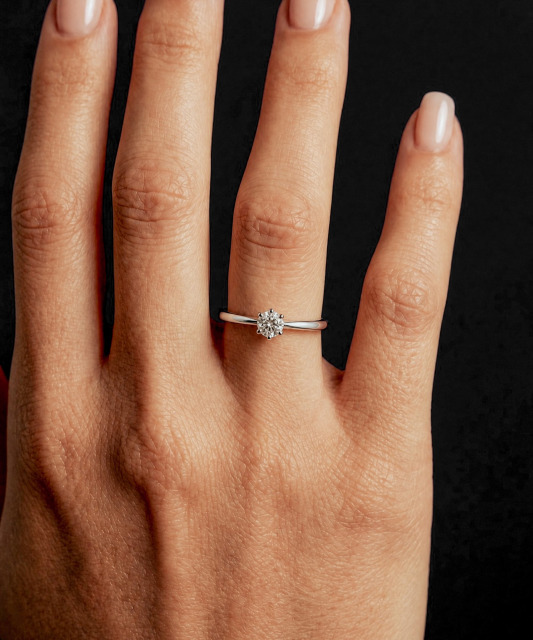 Hõbedast sõrmus moissaniidiga 0.5ct