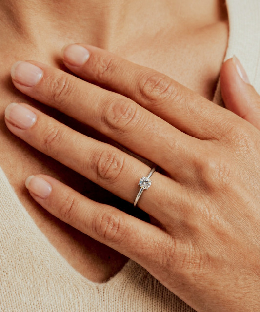 Hõbedast sõrmus moissaniidiga 0.5ct