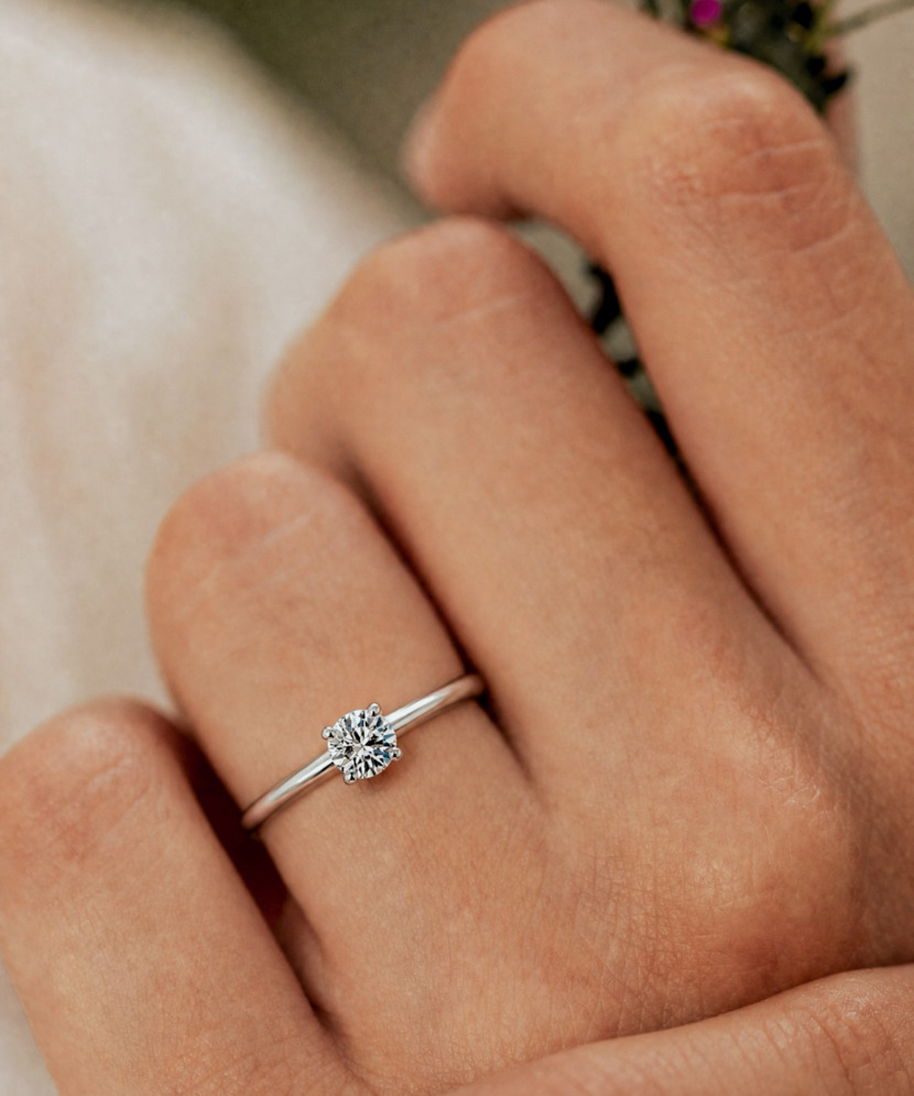 Hõbedast sõrmus moissaniidiga 0.5ct