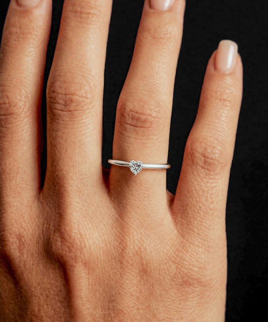 Hõbedast sõrmus moissaniidiga 0.3ct