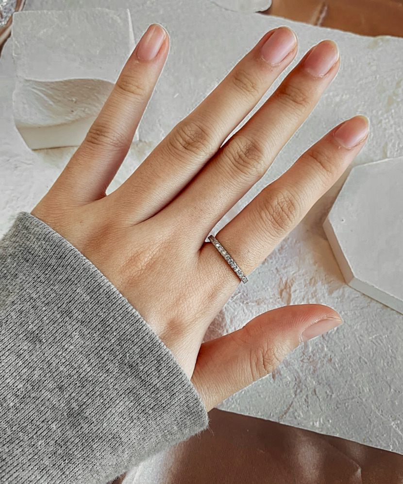 Hõbedast sõrmus moissaniitidega 0.9ct