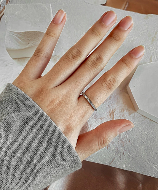 Hõbedast sõrmus moissaniitidega 0.9ct