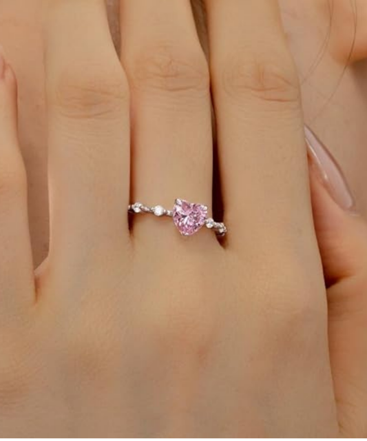 Серебряное кольцо с фианитами «Сердечко»