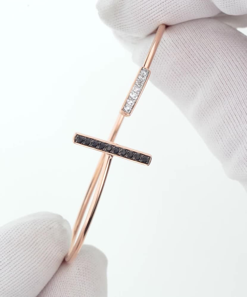 Kuldne safiiridega käevõru