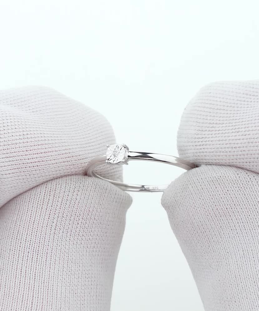 Valgest kullast sõrmus briljantidega