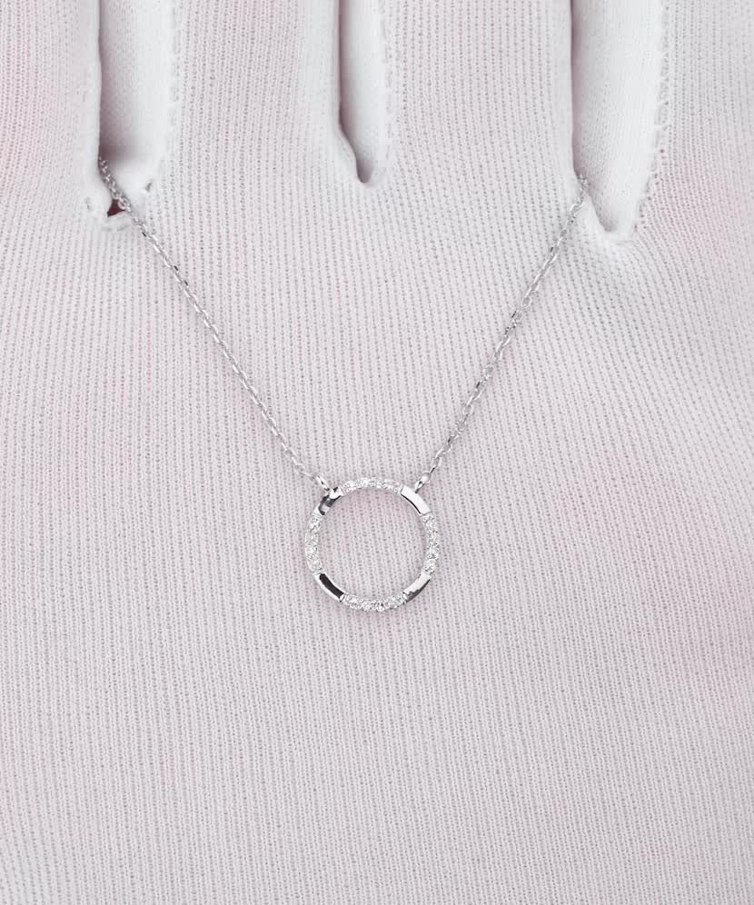 Valgest kullast kett briljantripatsiga