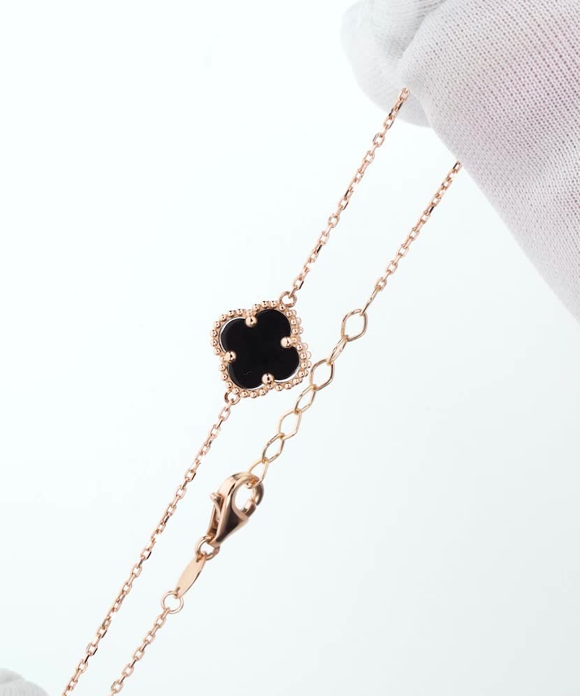 Kuldne emailiga käevõru