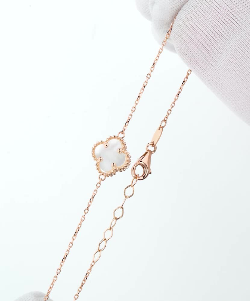 Золотой браслет с перламутром