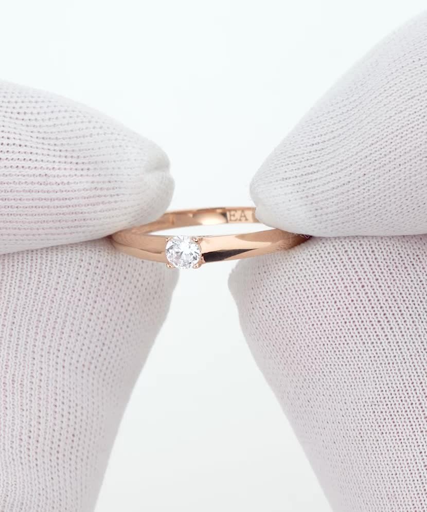 Золотое кольцо с цирконом