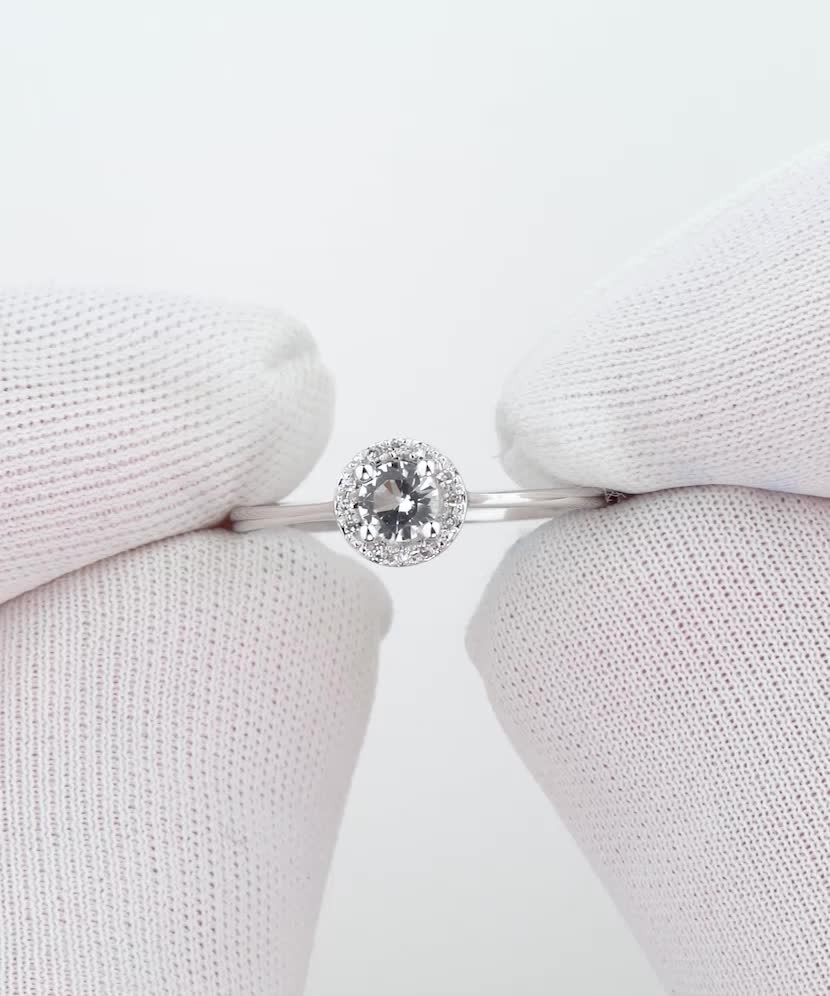 Кольцо из белого золота с бриллиантами и прозрачным топазом