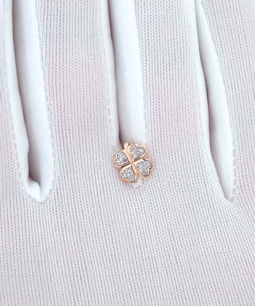 Подвеска из желтого золота с бриллиантами и сапфир