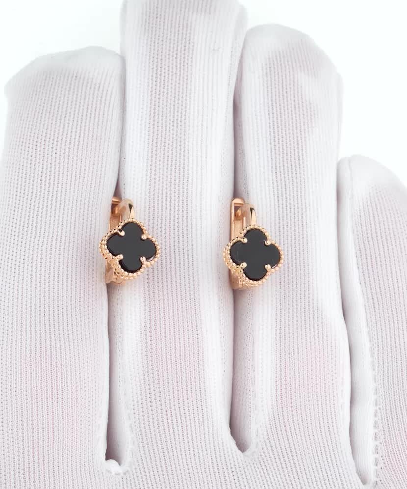 Золотая брошь с ониксами