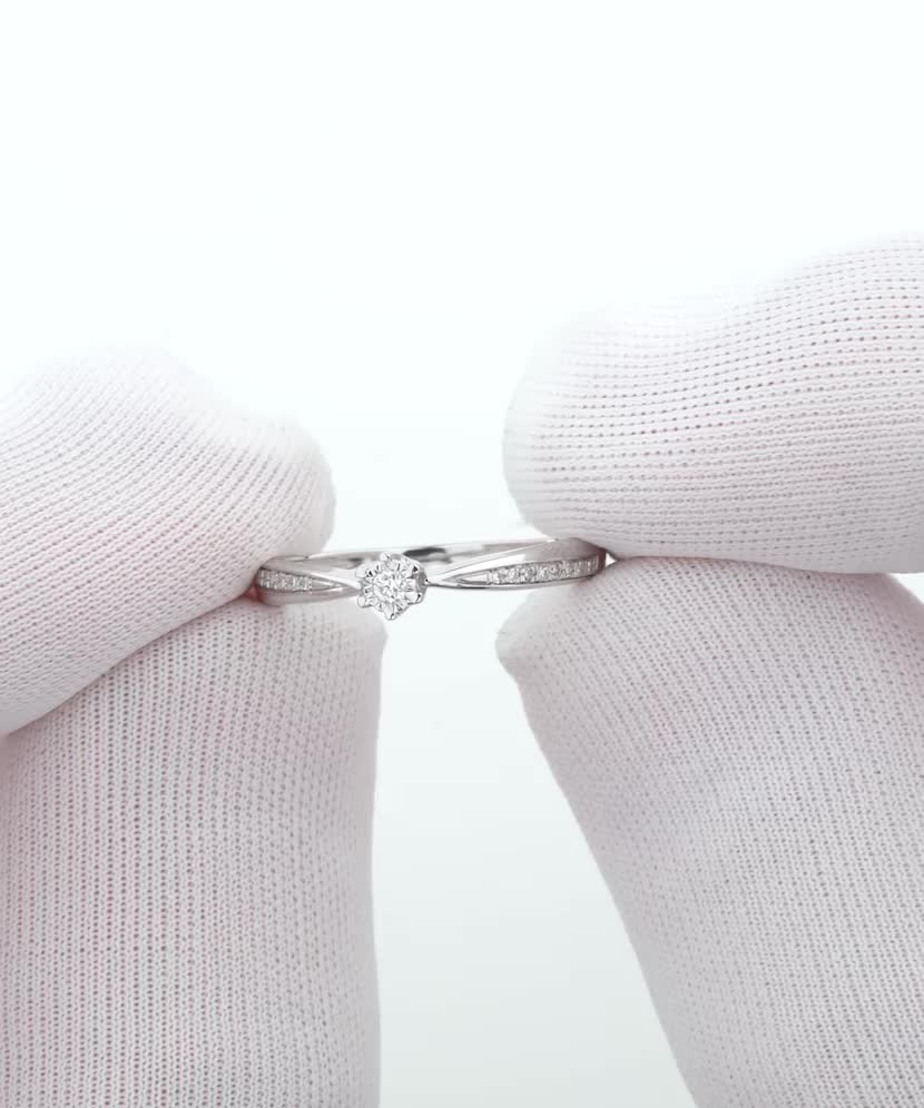 Кольцо из белого золота с бриллиантами