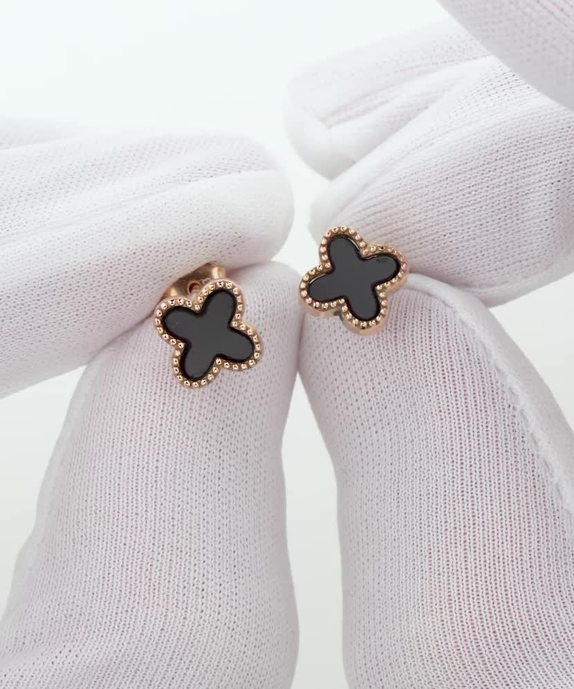 Золотые серьги с ониксом