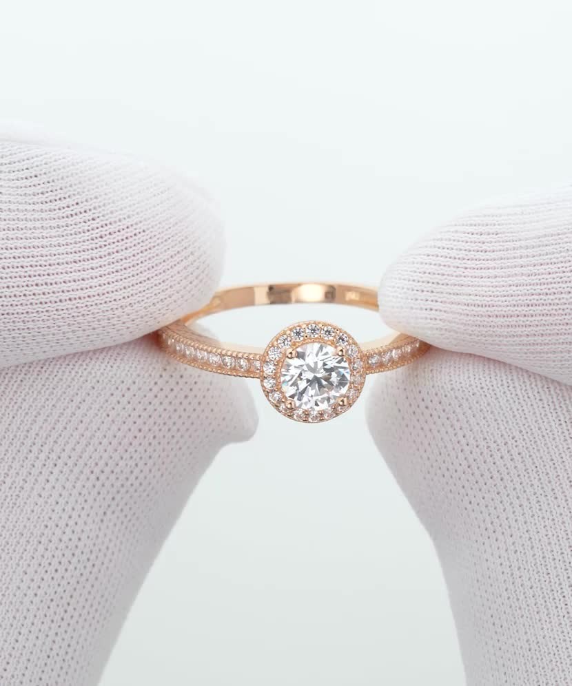 Kuldsõrmus tsirkoonidega