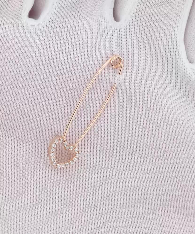 Золотая брошь с цирконами