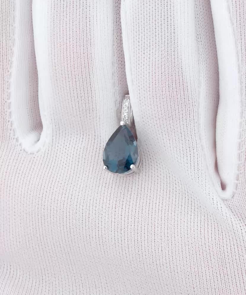 Подвеска из белого золота с бриллиантами и лондонским топазом