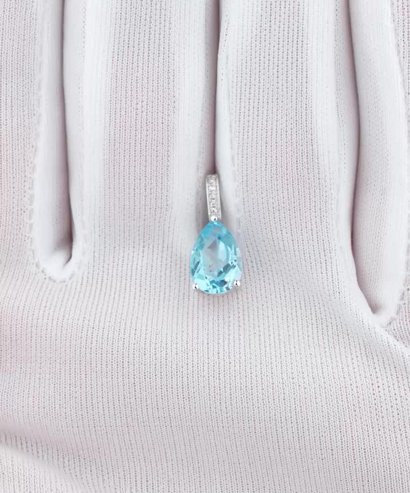 Кулон из белого золота с топазом и бриллиантами