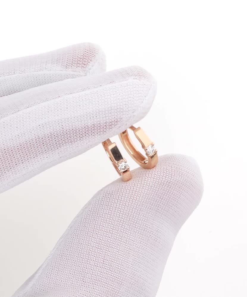 Золотые серьги с алмазами