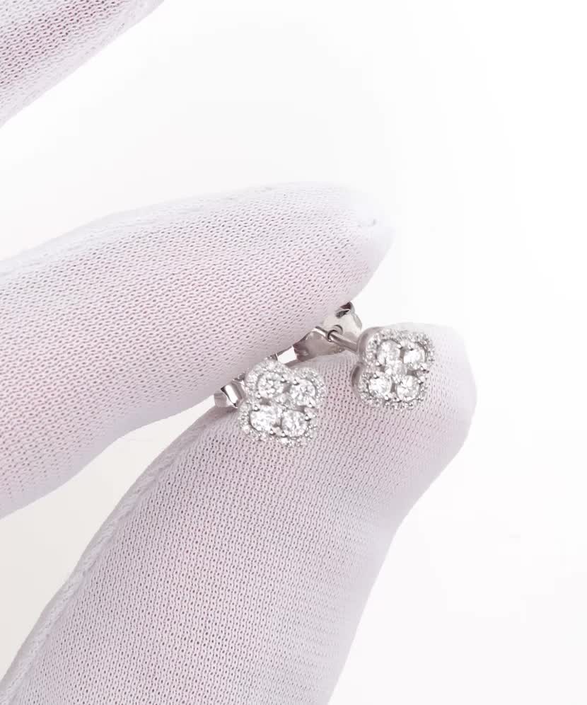 Серьги из белого золота с бриллиантами