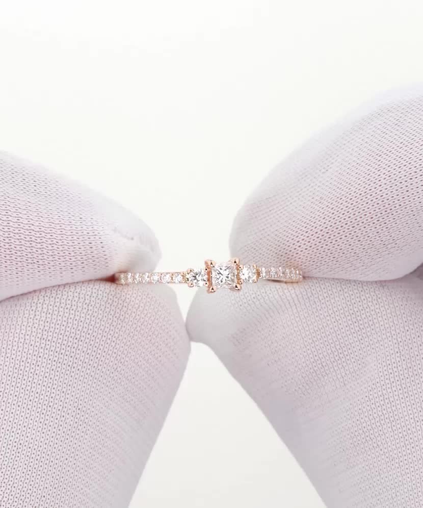 Золотое кольцо с алмазами