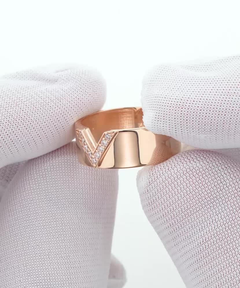 Золотое кольцо с цирконами