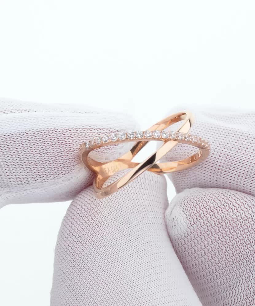 Kuldsõrmus tsirkoonidega