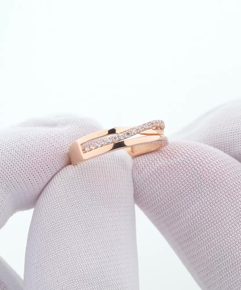 Kuldsõrmus tsirkoonidega