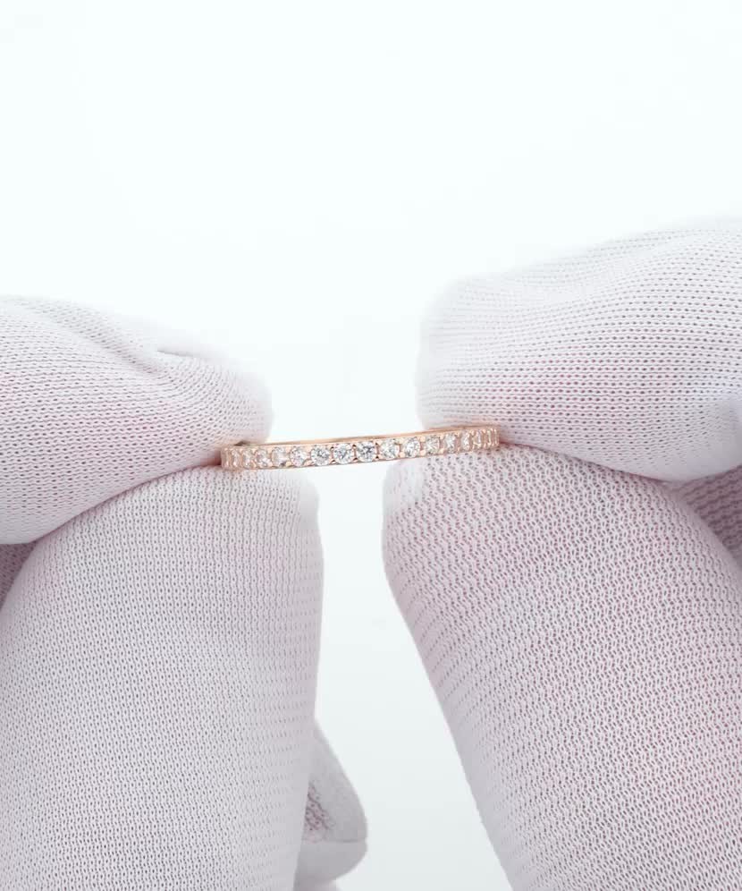 Kuldsõrmus tsirkoonidega