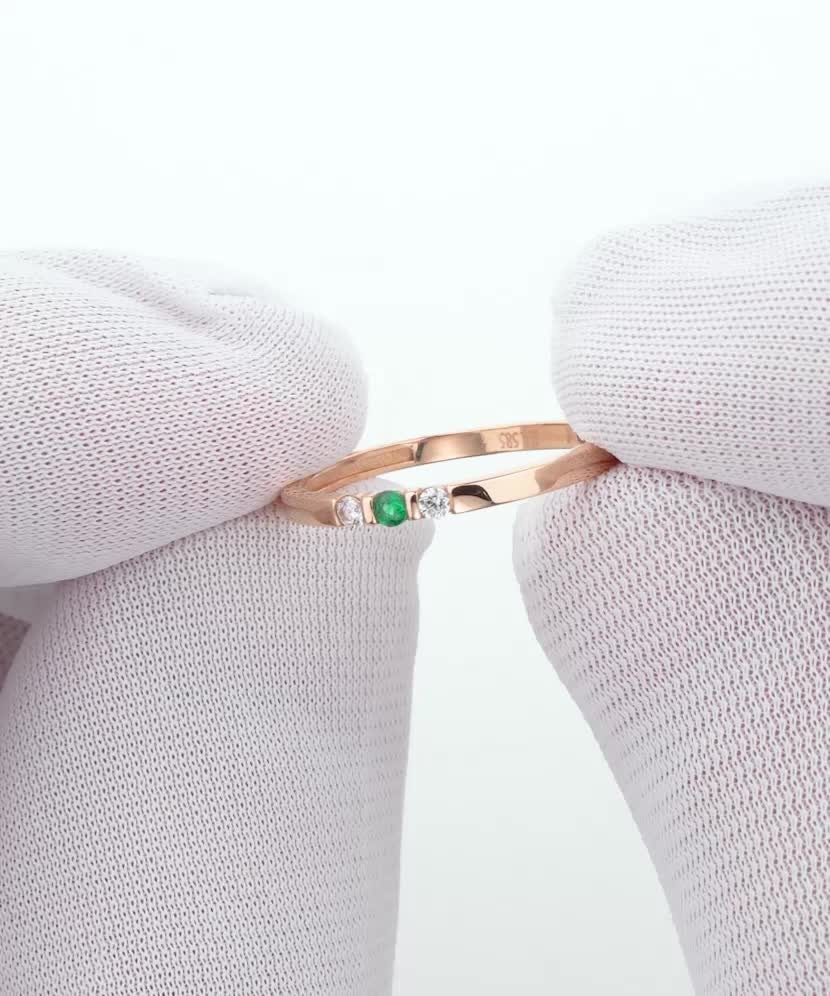 Золотое кольцо с цирконами