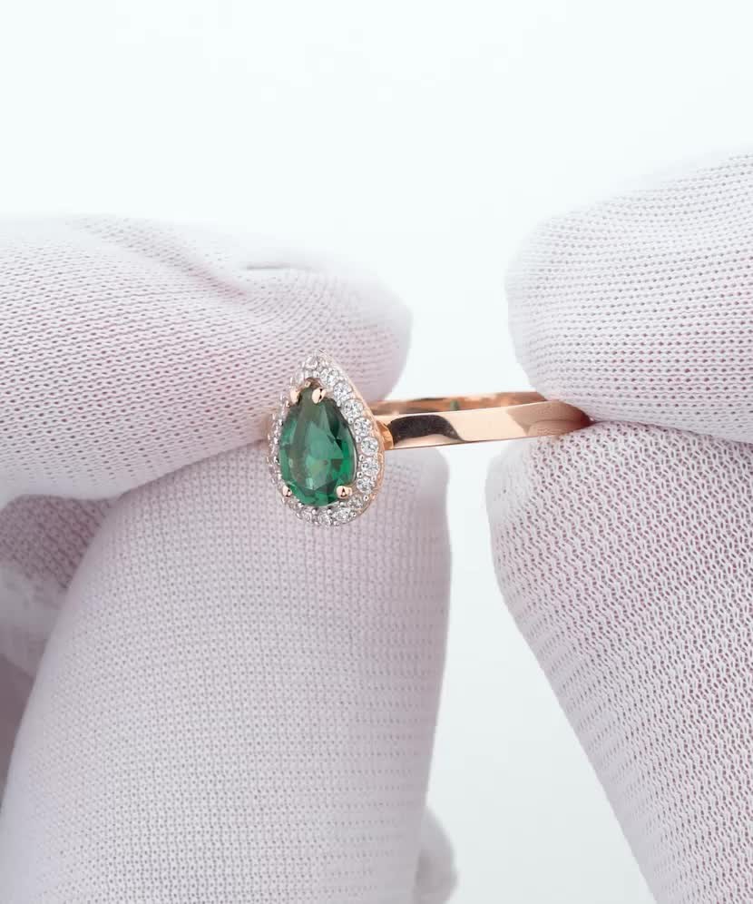 Kuldsõrmus tsirkoonidega