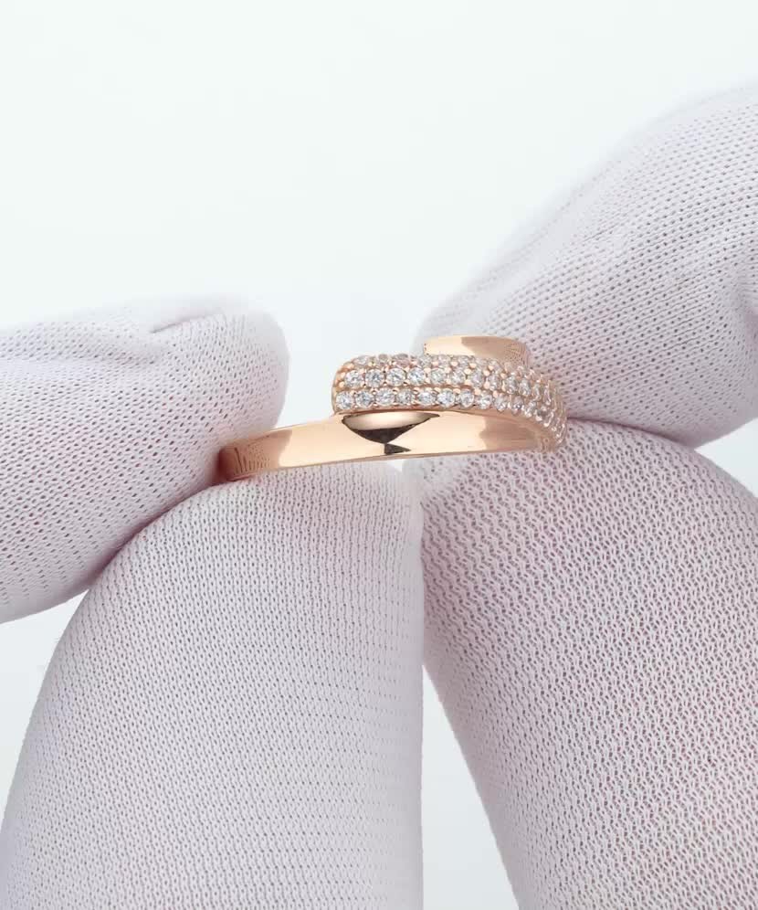 Kuldsõrmus tsirkoonidega