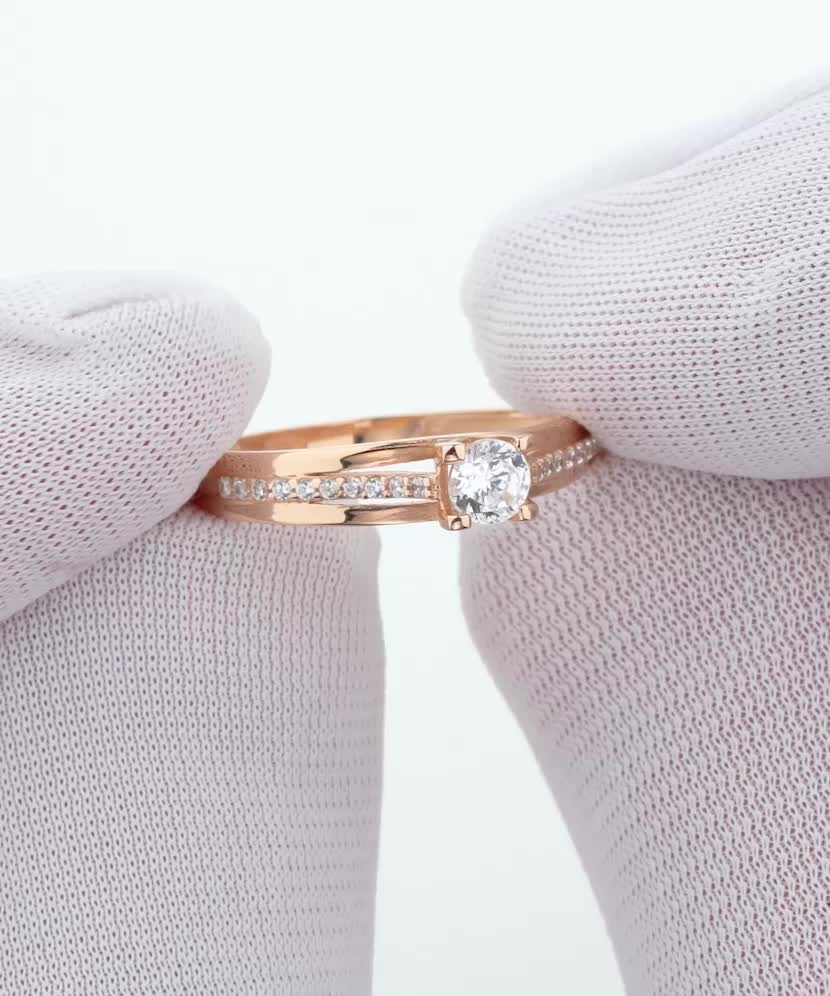 Kuldsõrmus tsirkoonidega