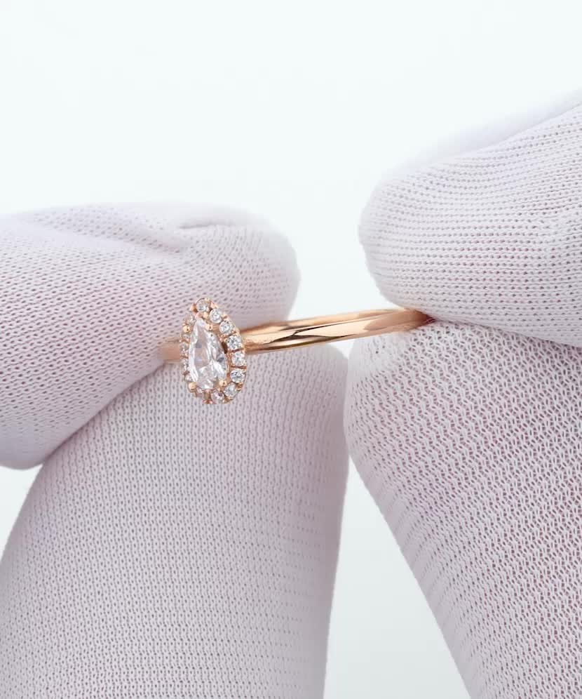 Золотое кольцо с цирконами