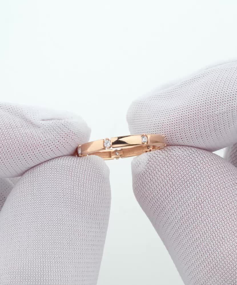 Золотое кольцо с цирконами