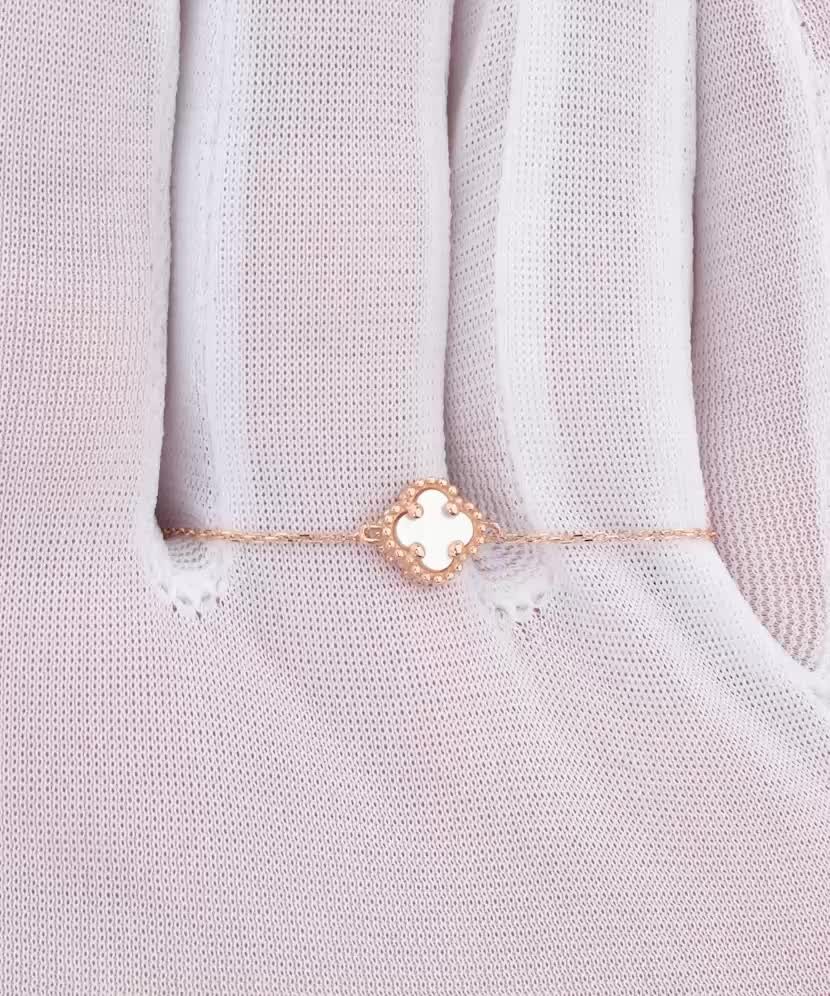 Kuldkett kett emalja ripatsiga