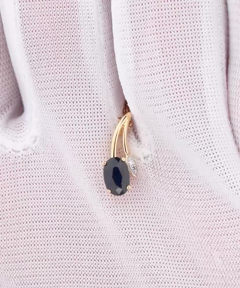 Подвеска из желтого золота с бриллиантами и сапфирами